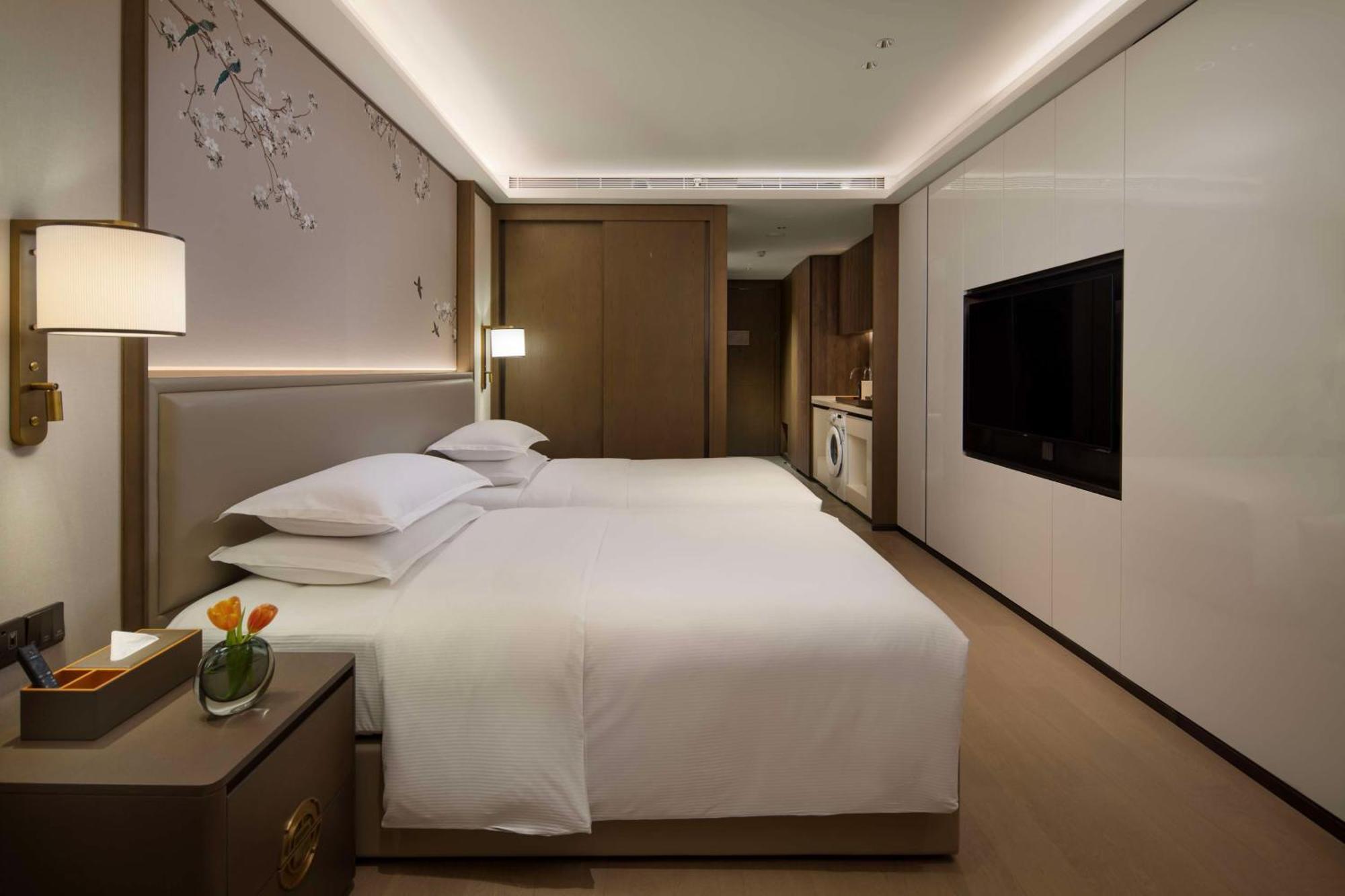 Yuexiu Hotel Guangzhou, Curio Collection By Hilton Zewnętrze zdjęcie