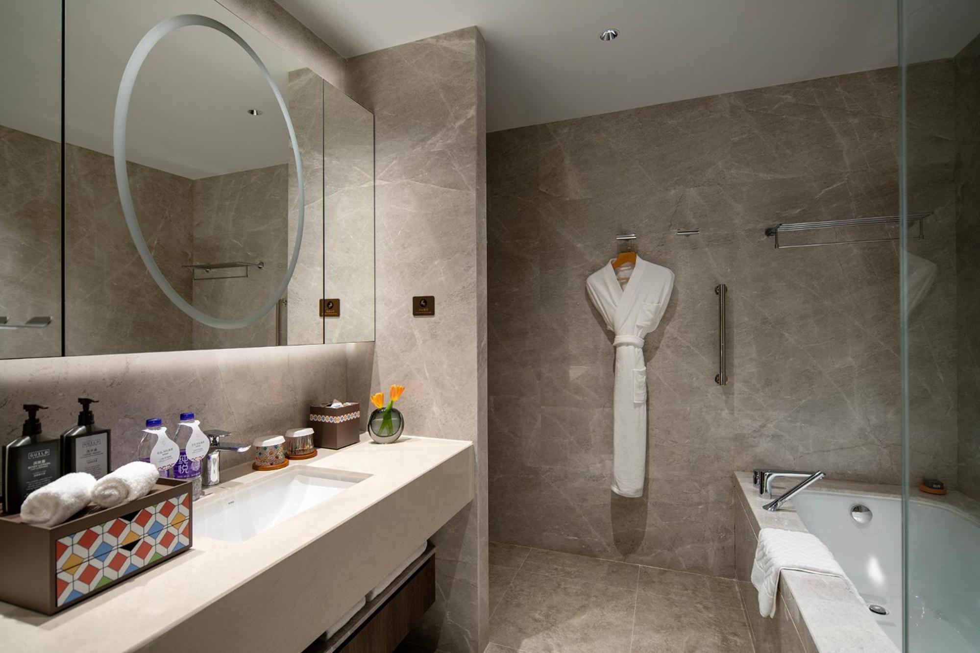 Yuexiu Hotel Guangzhou, Curio Collection By Hilton Zewnętrze zdjęcie