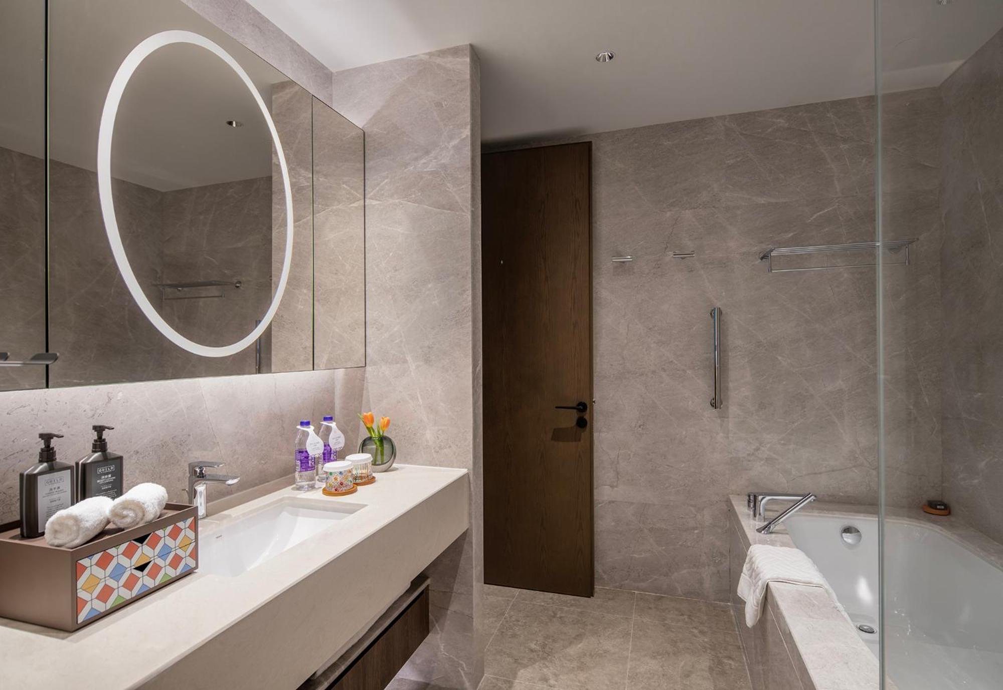 Yuexiu Hotel Guangzhou, Curio Collection By Hilton Zewnętrze zdjęcie