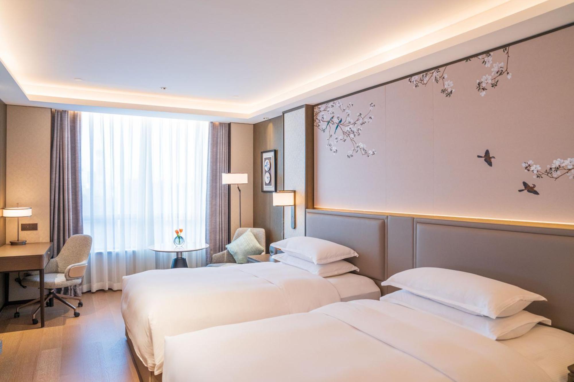 Yuexiu Hotel Guangzhou, Curio Collection By Hilton Zewnętrze zdjęcie