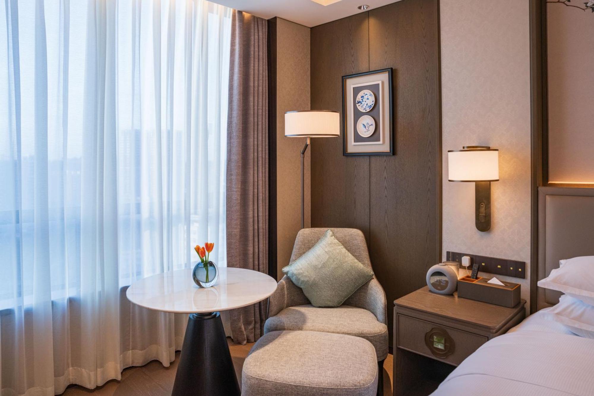 Yuexiu Hotel Guangzhou, Curio Collection By Hilton Zewnętrze zdjęcie